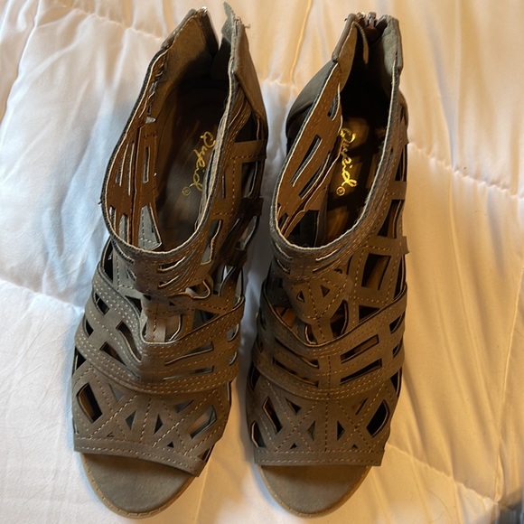 Qupid Heels! - Picture 2 of 4